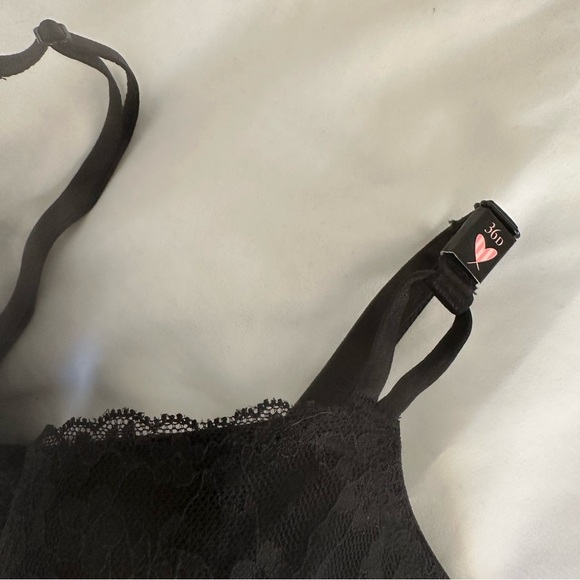 Victoria’s Secret Lace T-Shirt Bra - Picture 2 of 4